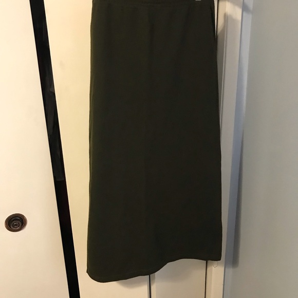 Ladies Long Dark Green Skirt, Size Small $5.00 AS AN ADD ON - Picture 2 of 2